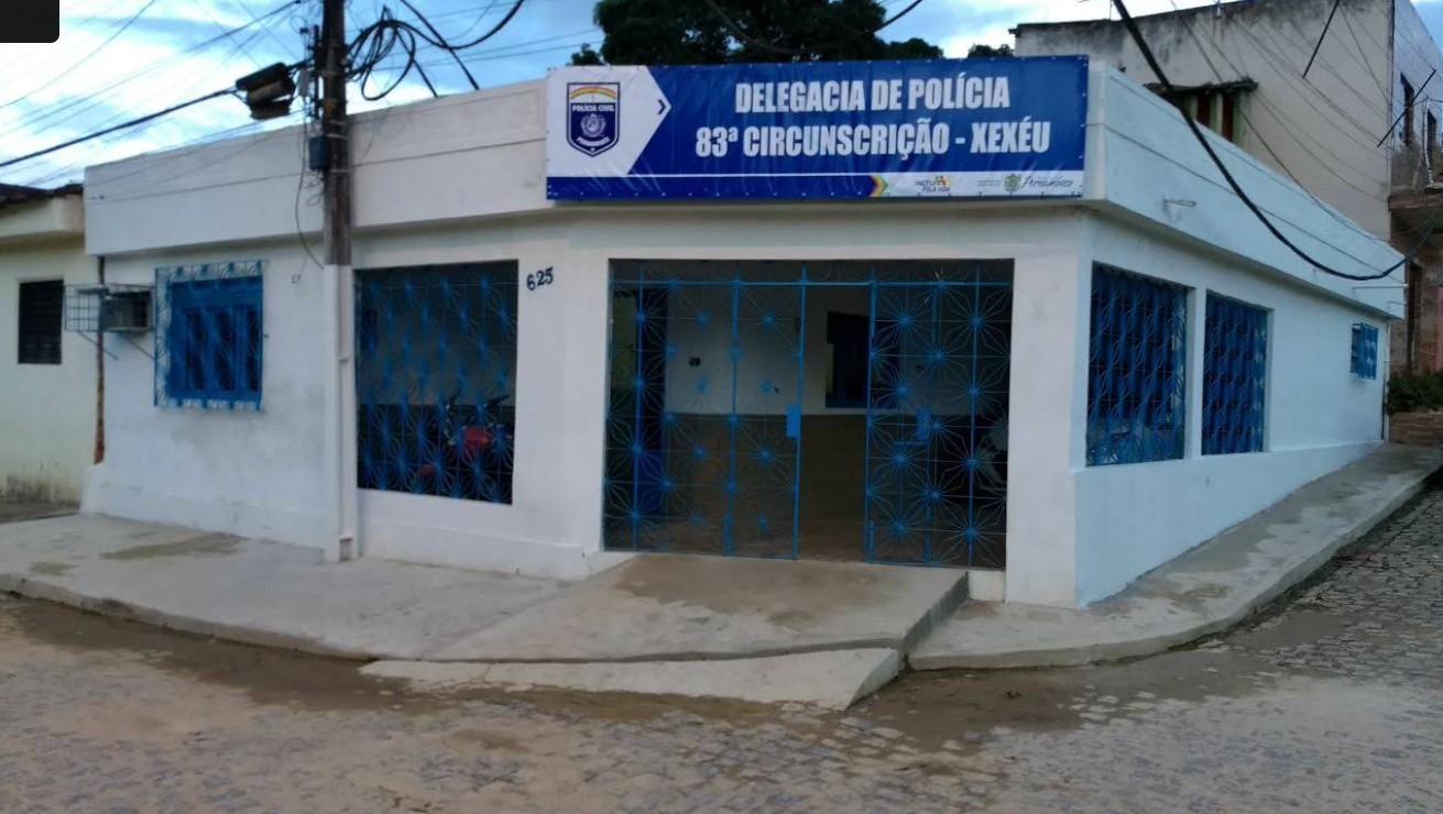 Mulher é presa em Xexéu suspeita de agredir e abandonar filhos