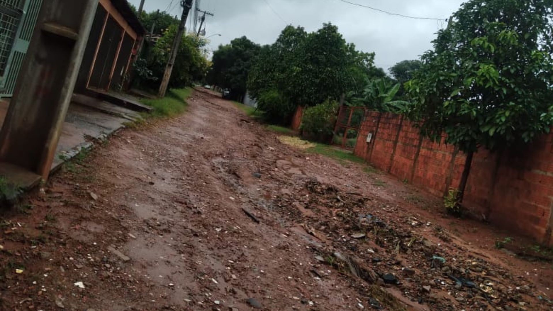 Moradores denunciam más condições das ruas no bairro Estância Alvorada em Rio Preto 