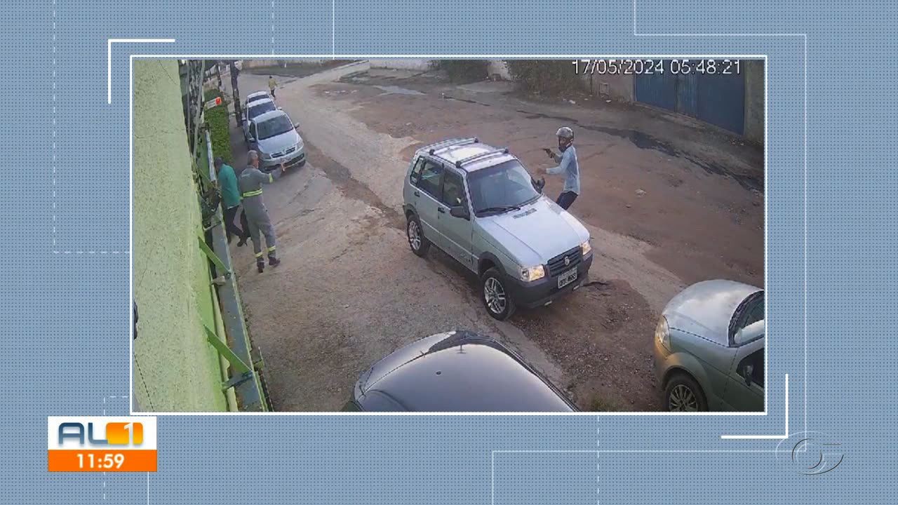 Dupla em moto rouba carro na parte alta de Maceió; veja VÍDEO