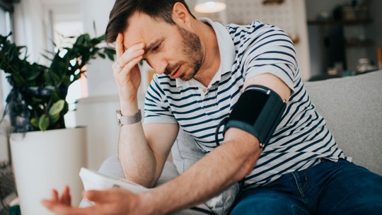 Pressão de 12 por 8 é reclassificada como pré-hipertensão em nova diretriz - 
Documento também endurece metas de tratamento, cria escore para prever risco cardiovascular em 10 anos e traz capítulos inéditos sobre SUS e saúde da mulher