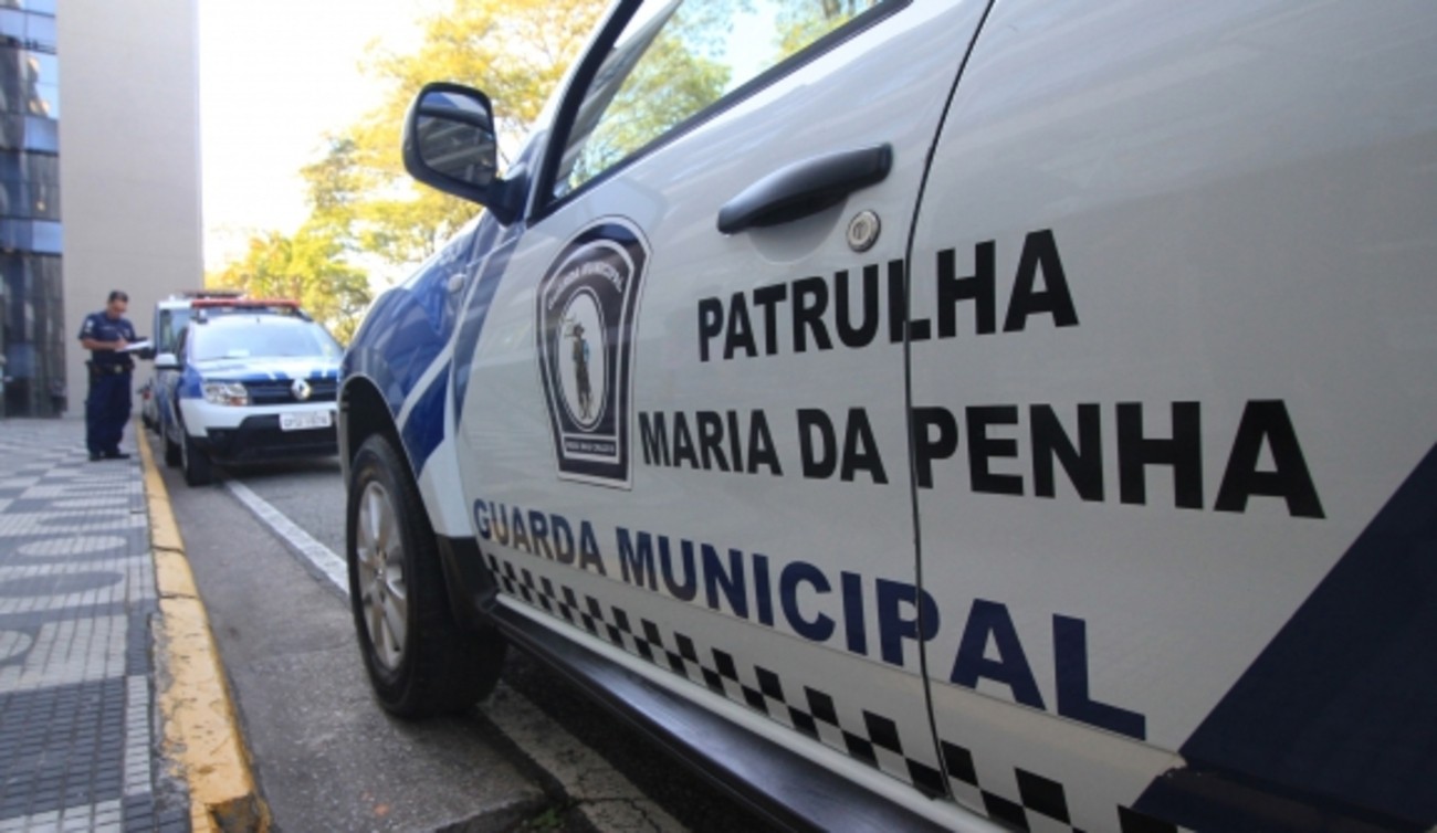 Guarda municipal é atacado por pit bull ao atender ocorrência em Mogi das Cruzes