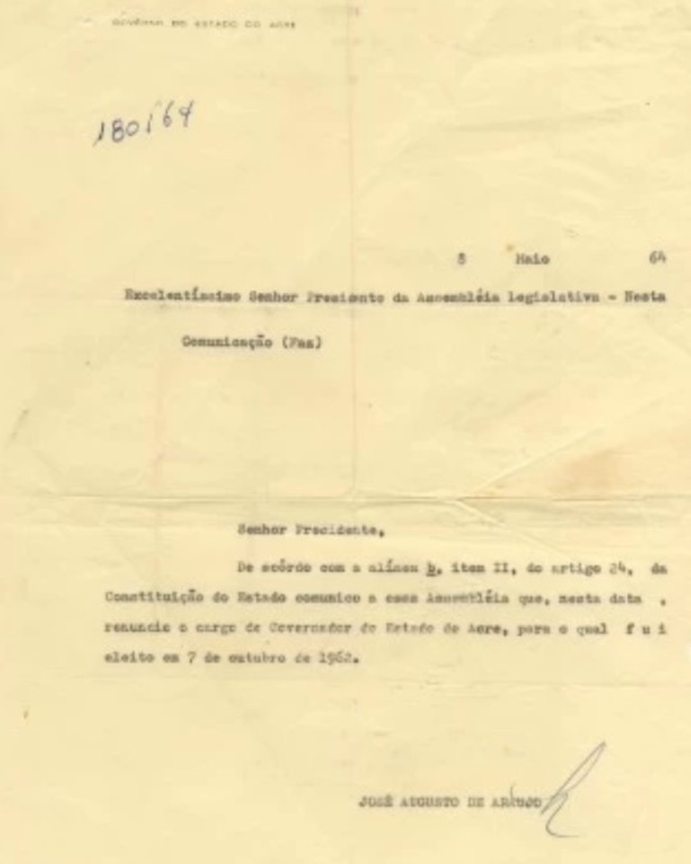 Carta de renúncia de José Augusto de Araújo foi assinada apenas com as iniciais — Foto: Acervo histórico do Museu Universitário da Ufac