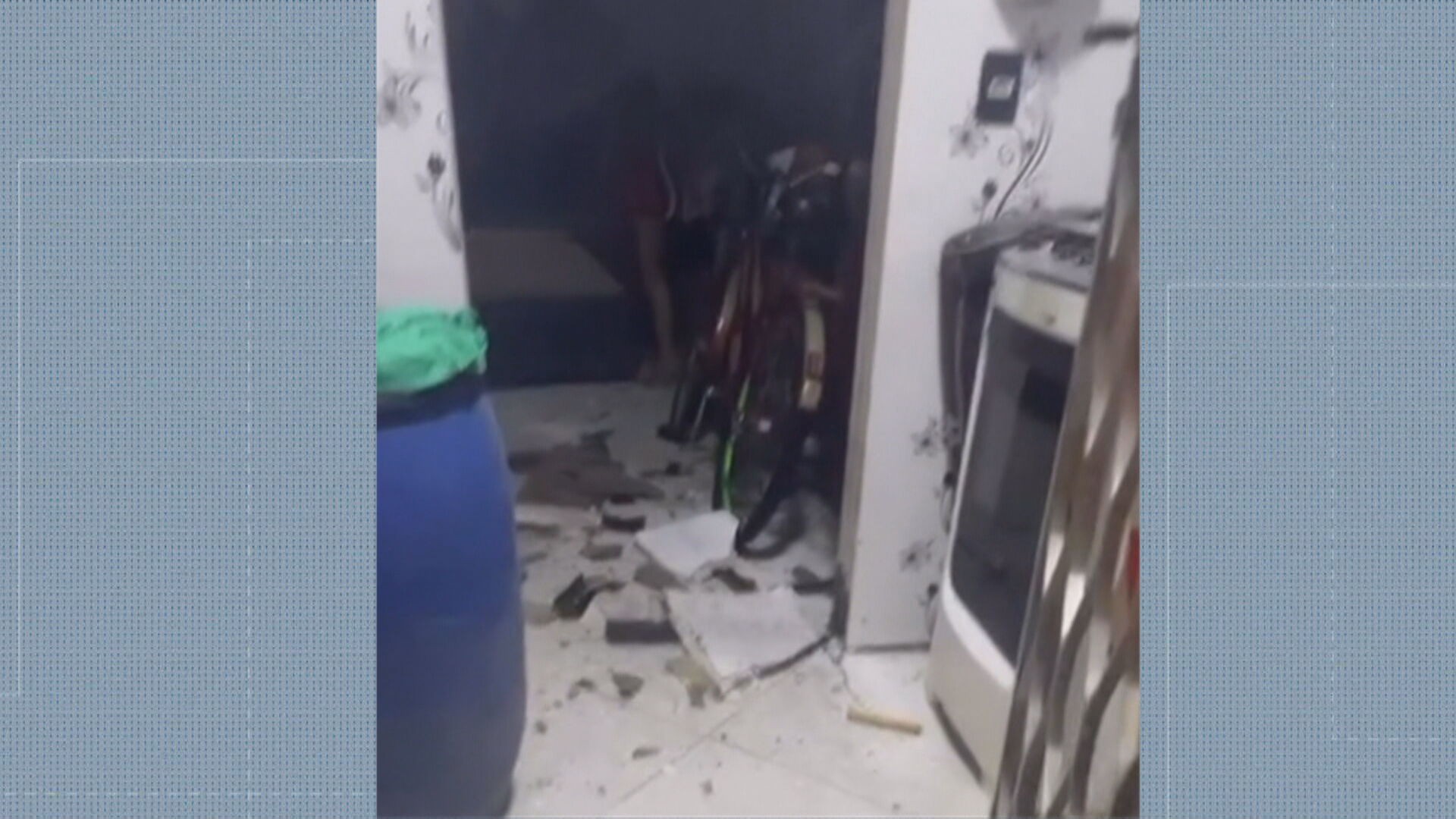 Granada atirada por drone durante confronto de facções destrói parte de casa na Zona Sudoeste do Rio