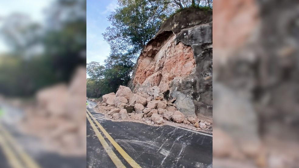 Rodovia BR-153 segue com trânsito parcialmente interditado após deslizamento em Marília — Foto: Polícia Rodoviária/Divulgação