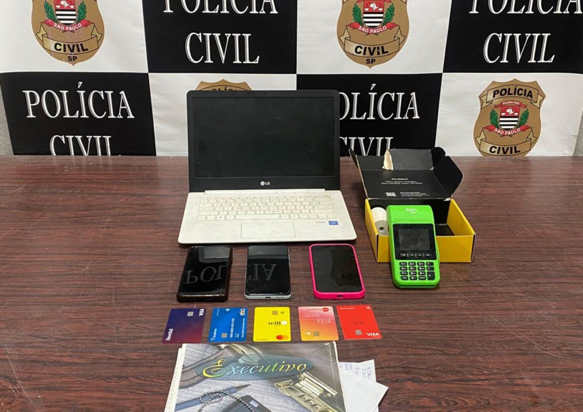Chefe de quadrilha de golpes pela internet é preso com comparsa em Santos