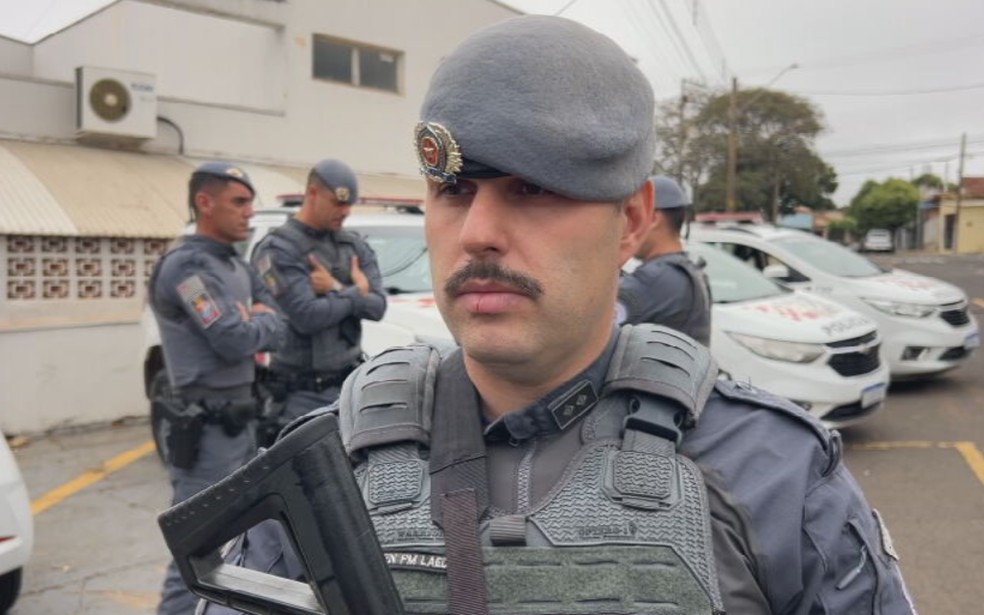 Tenente Edinei Laedis dos Santos Júnior explica caso de mulher sequestrada e morta em Catanduva (SP). — Foto: Reprodução/TV TEM
