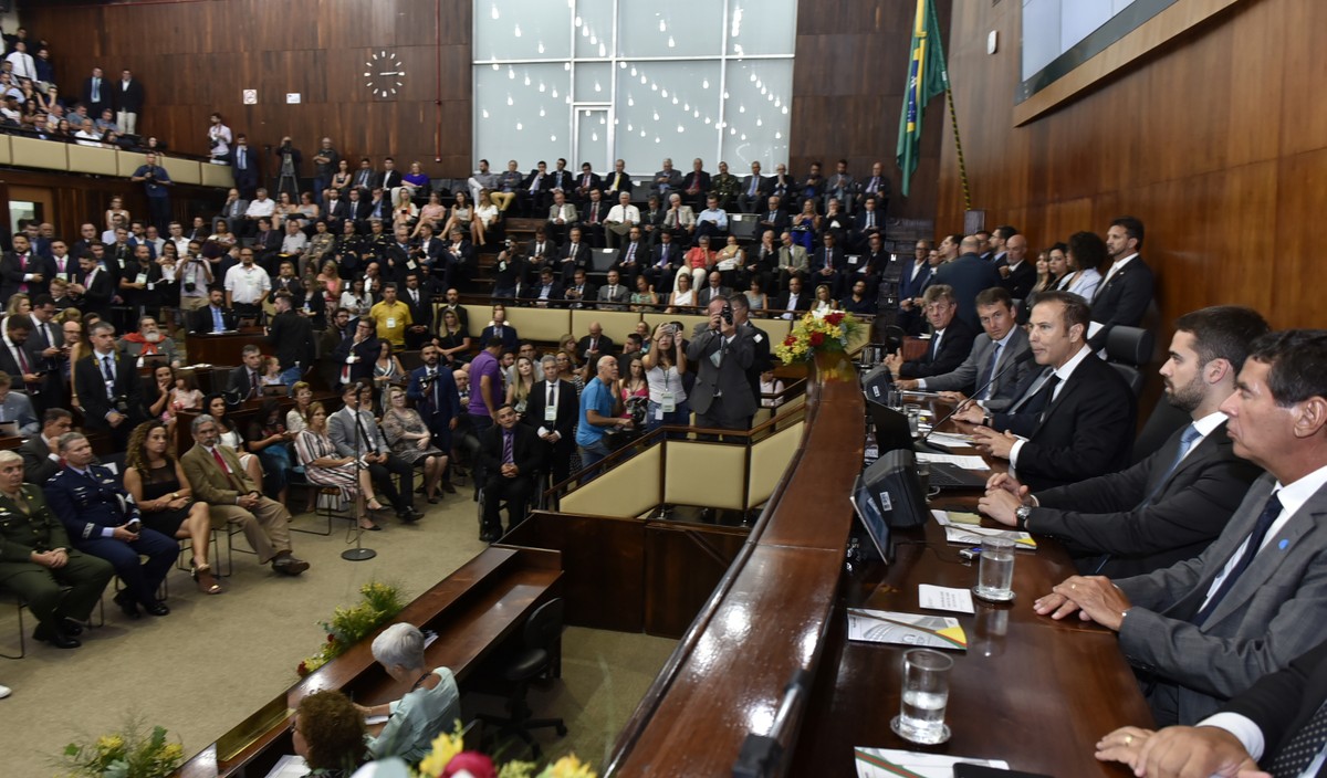 Deputados tomam posse no RS, e Luis Augusto Lara é eleito novo ...