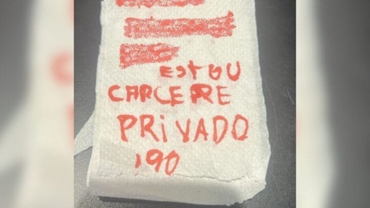 Vítima de violência finge comprar cigarro e pede socorro com papel higiênico em SC: 'Cárcere privado'