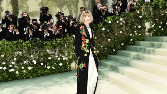 Anna Wintour deixa cargo de editora-chefe da Vogue após 37 anos, diz revista - De acordo com a 'People', a britânica anunciou a saída em uma reunião na manhã de 25 de junho.