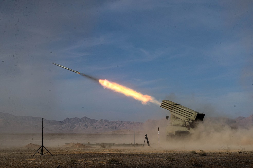 Disparo de missíl durante exercício militar em outubro de 2023 — Foto: West Asia News Agency/Via Reuters