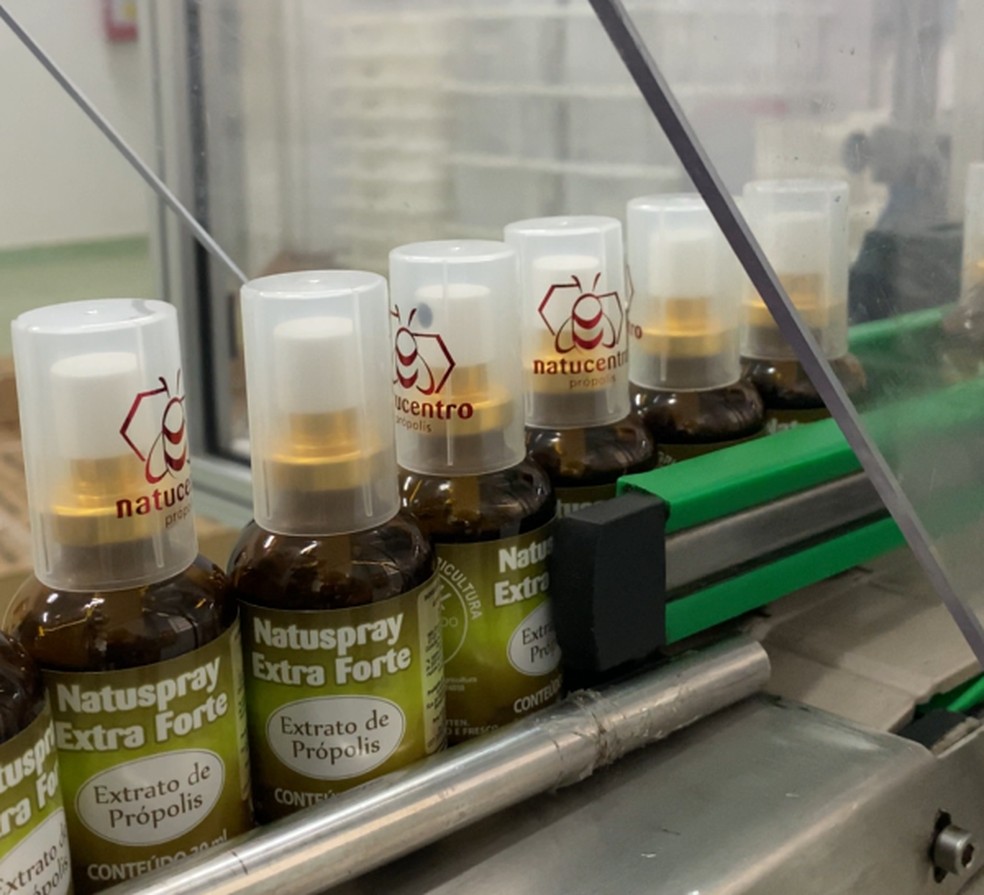 Empresa produz mais de 3 milhões de frascos por ano  — Foto: Natucentro/Divulgação