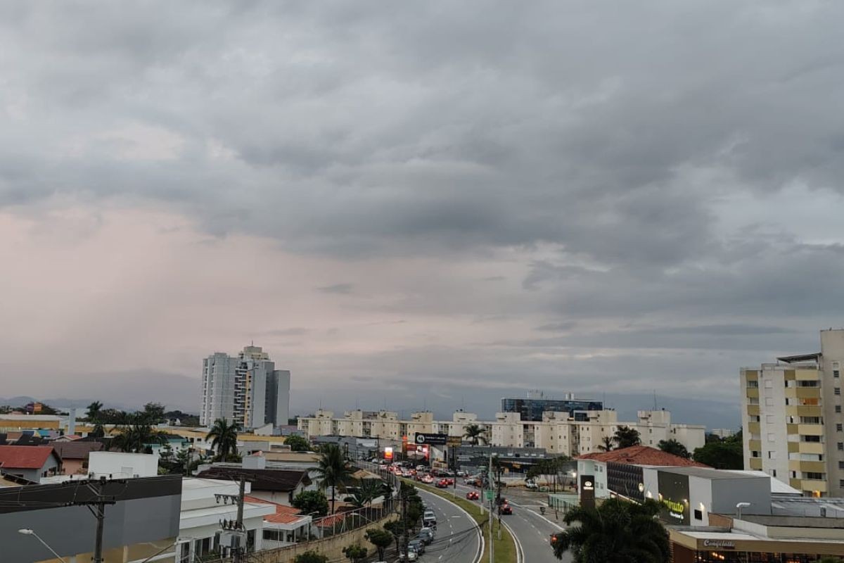 Chuva forte, granizo e ventos de até 65 km/h colocam Vale do Paraíba e Litoral Norte em alerta; veja previsão