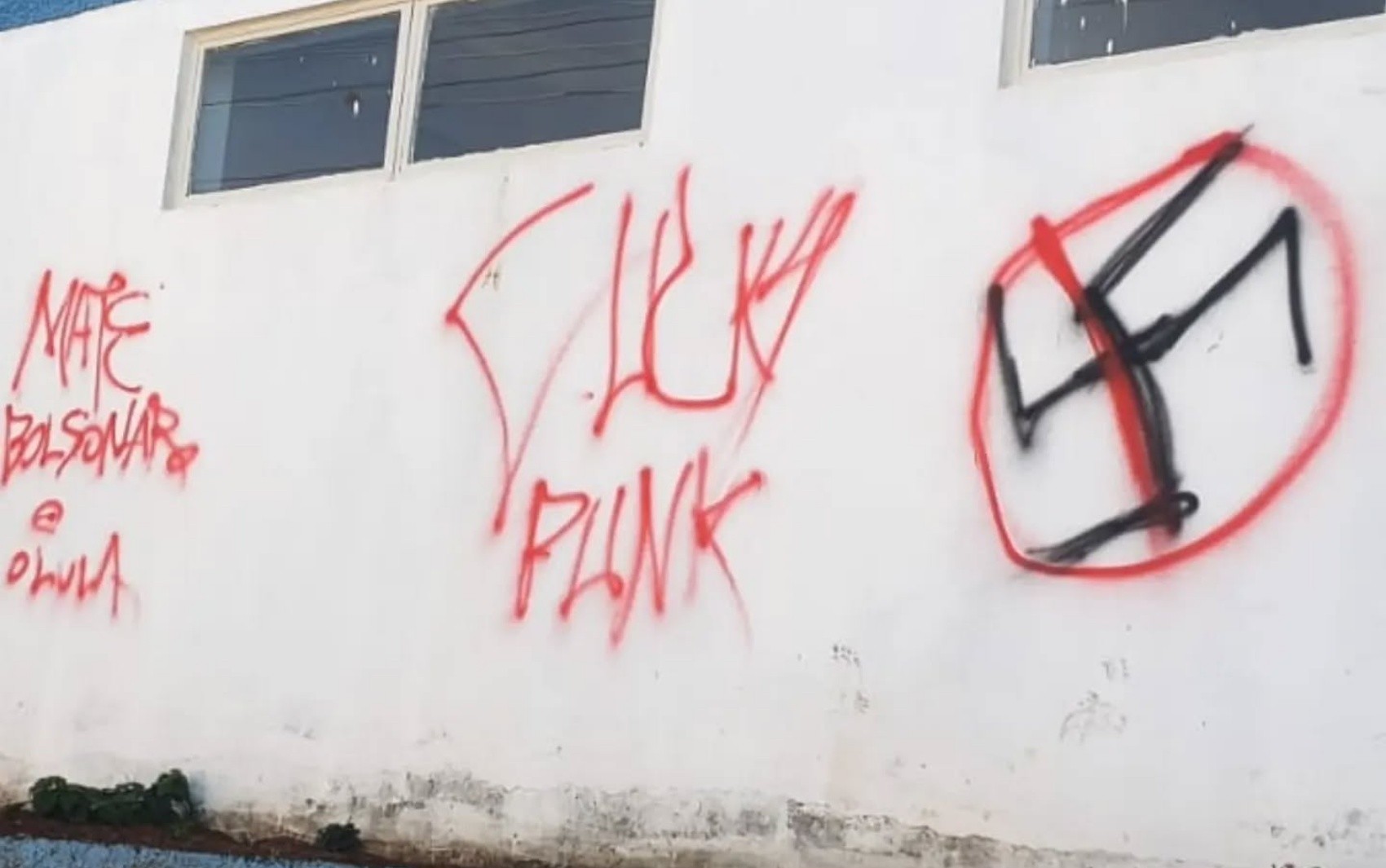 VÍDEO: Homem é investigado por apologia ao nazismo após pichar imóveis em MG