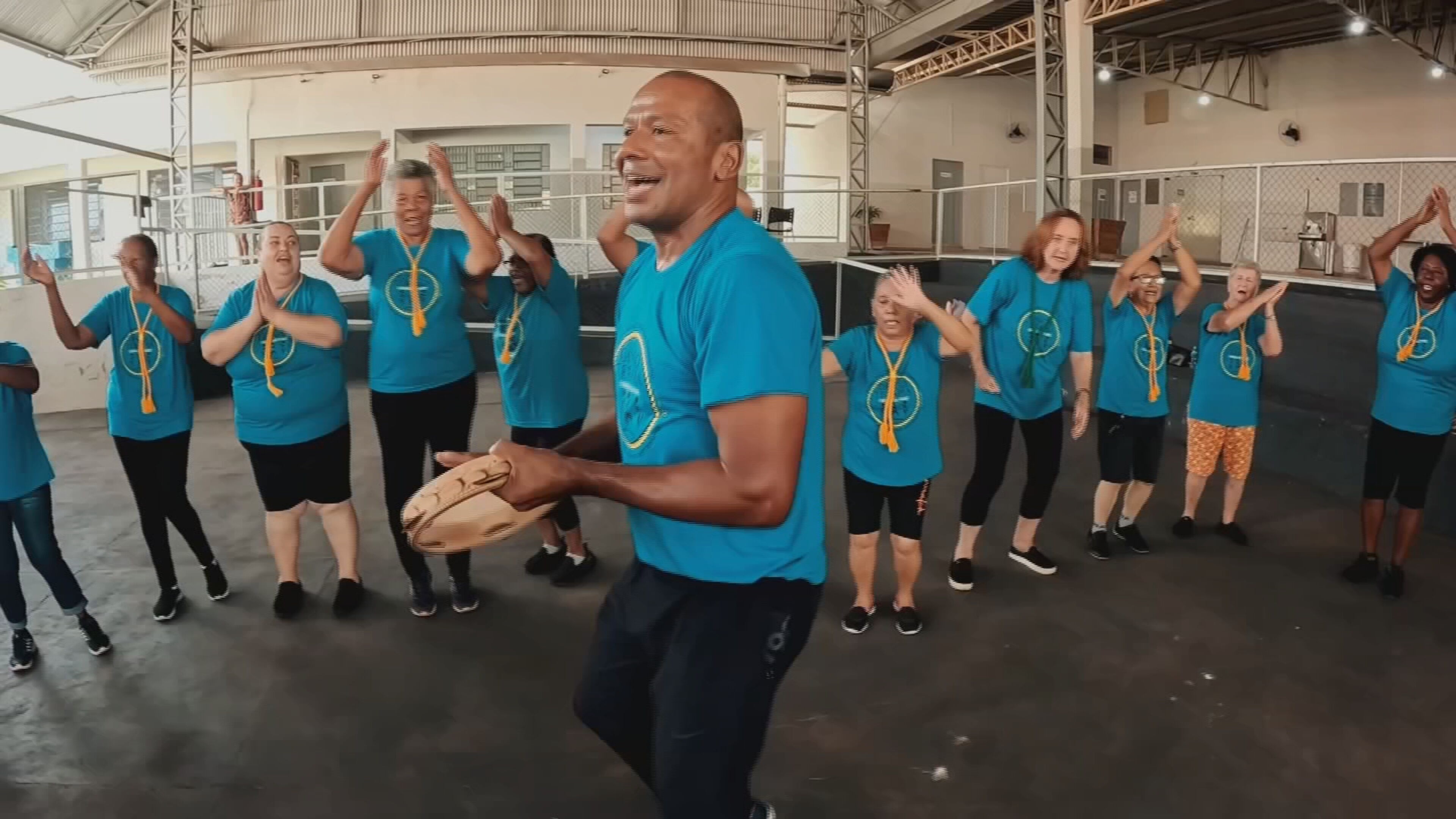 'Gingo terapia': capoeira adaptada promove saúde e convivência para idosos no interior de SP