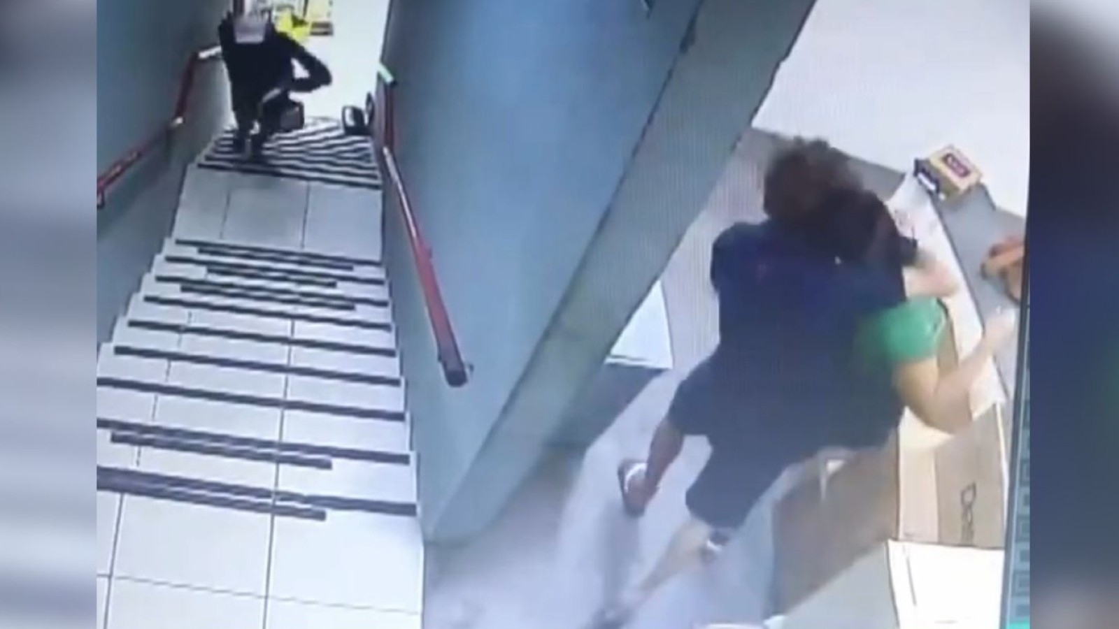Vídeo: criminosos usam funcionária como 'escudo' em assalto no Ceará