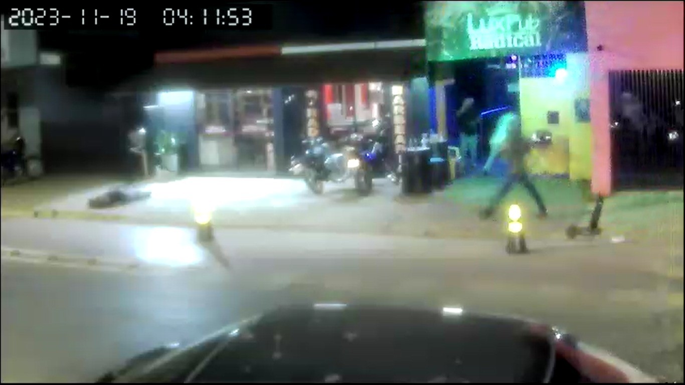 Câmera registra momento em que dois jovens são mortos a tiros em MT; vídeo