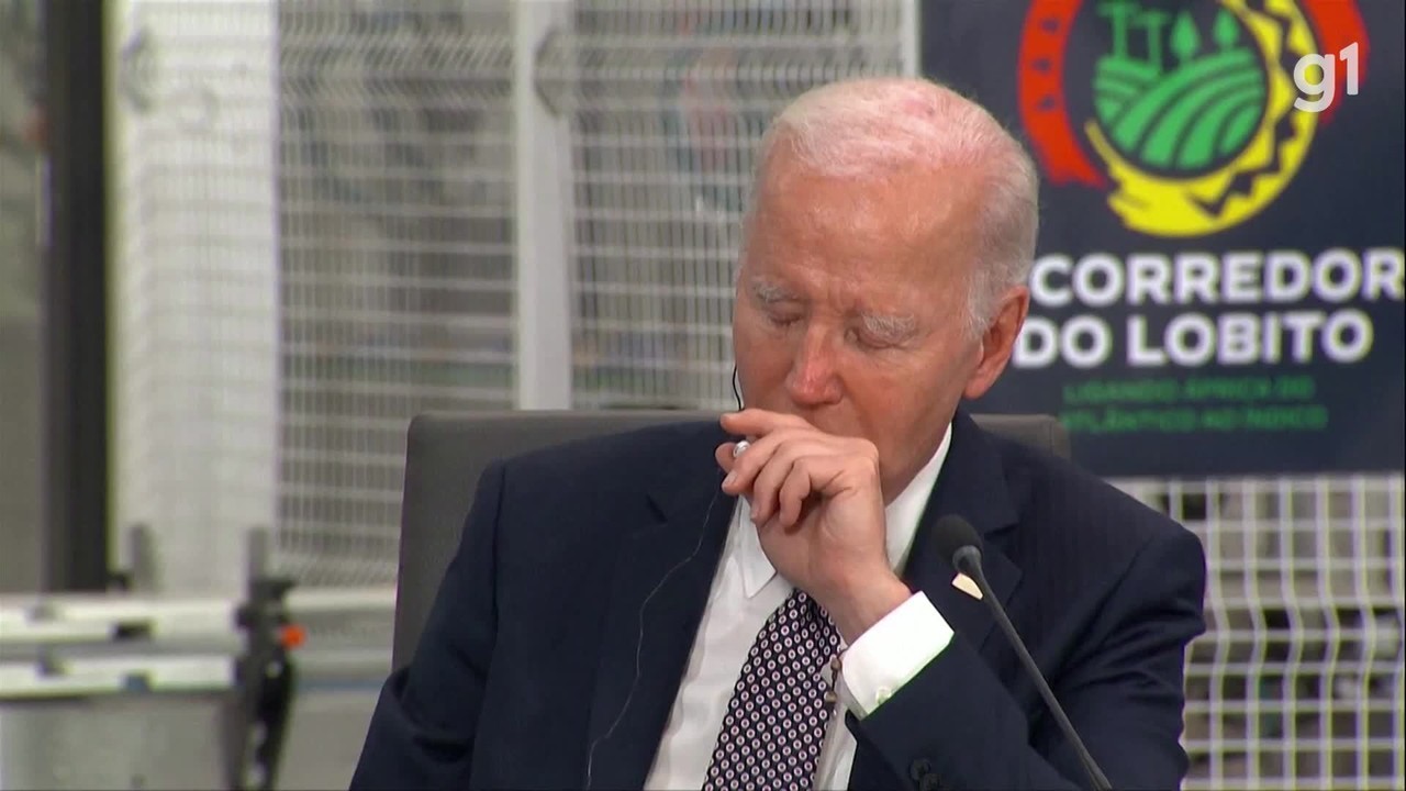 VÍDEO: Biden é flagrado cochilando durante encontro em Angola