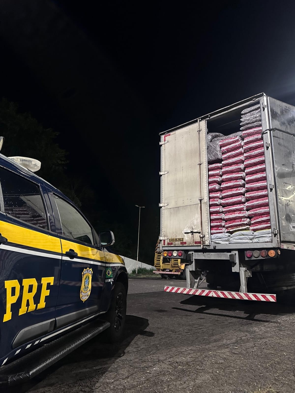 Carreta com 600 mil maços de cigarros contrabandeados é apreendida na BR-267