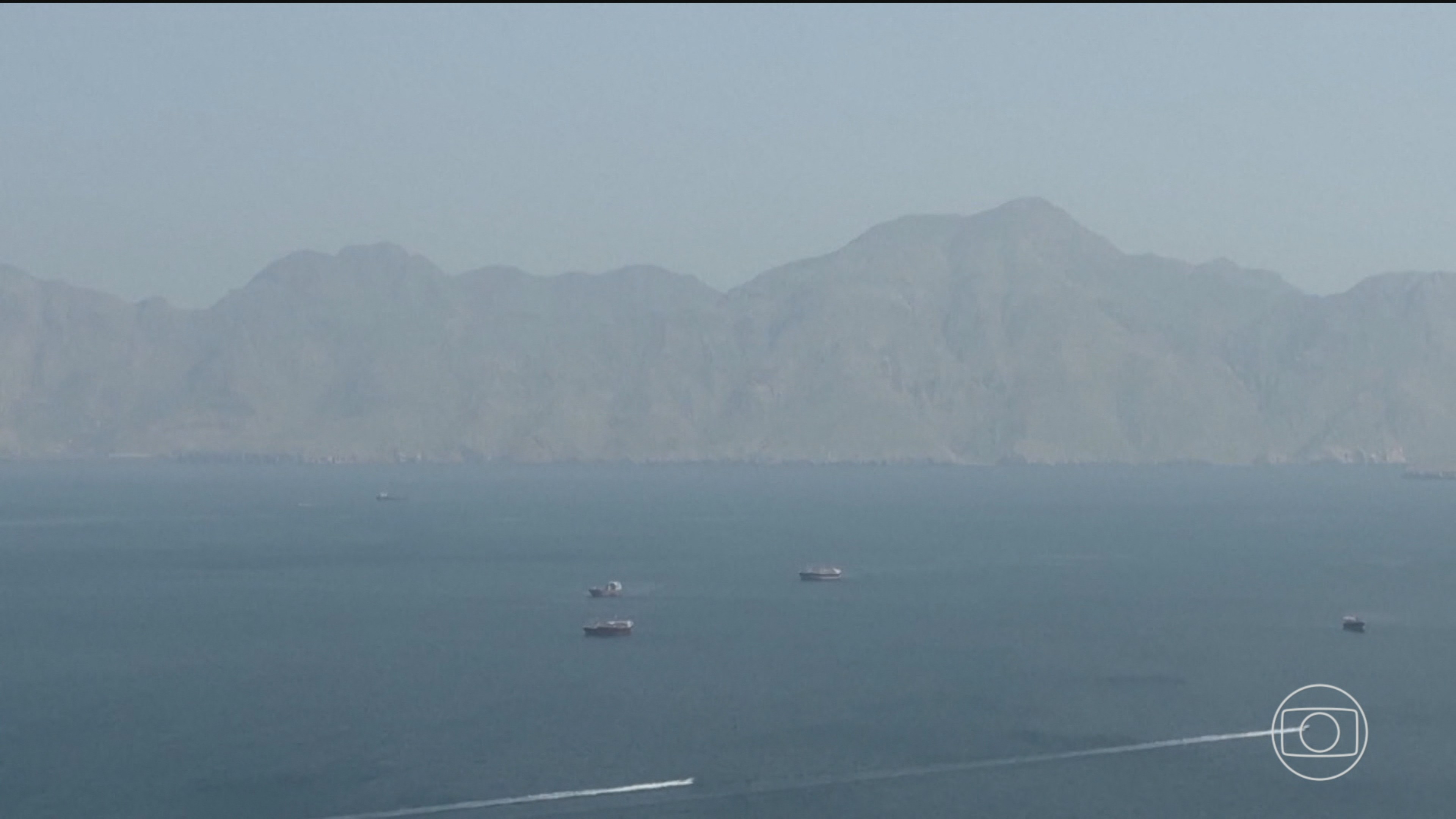 Para forçar Irã a ceder e aceitar um acordo, Trump ameaça afundar navios que tentem passar pelo Estreito de Ormuz sem autorização