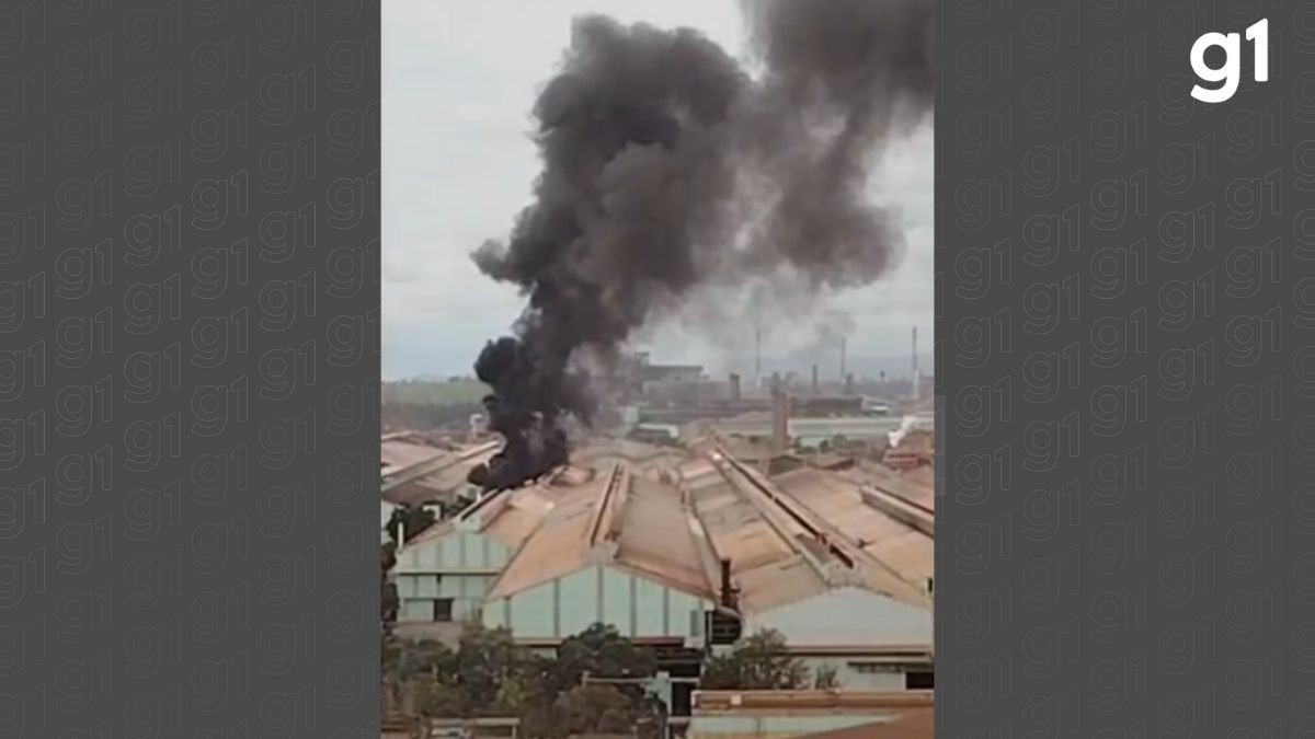 VÍDEO: Incêndio na Usiminas provoca fumaça preta e chama atenção de moradores em Ipatinga