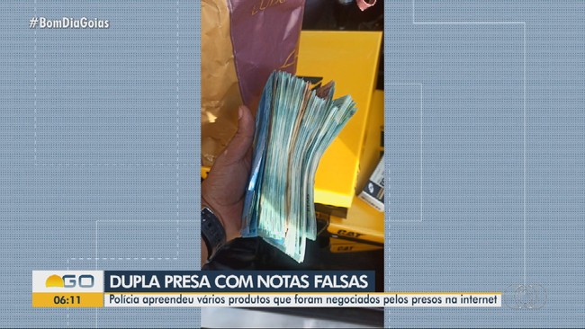 Dupla  presa por usar notas de dinheiro falsas