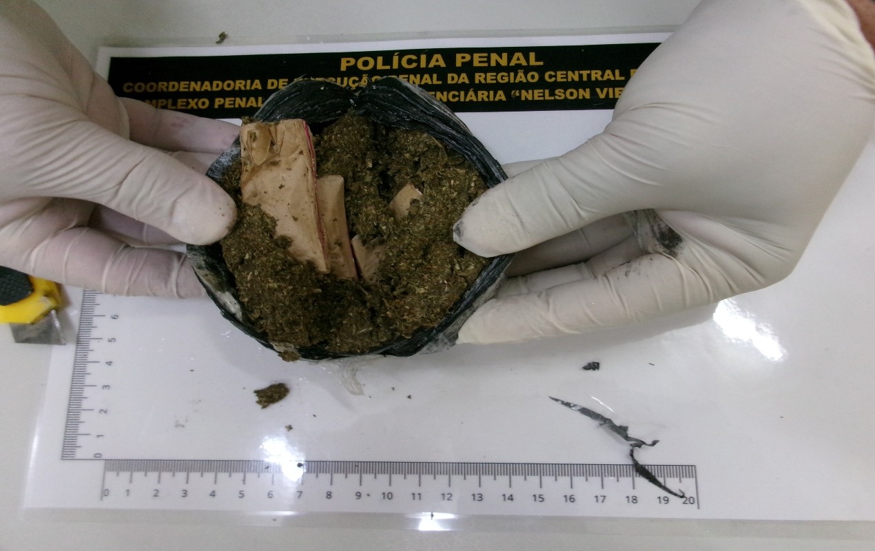 Mulher é presa ao tentar entrar em penitenciária de Guareí com maconha