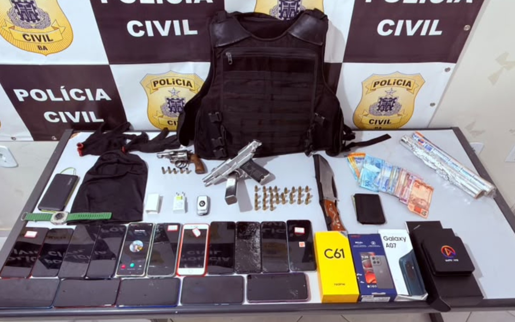Suspeitos de roubo são baleados, e um é preso após confronto com policiais militares no interior da Bahia