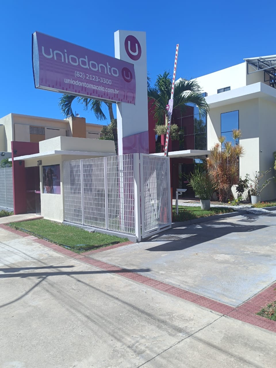 A Uniodonto Está Lançando seu Novo Plano com Aparelho Estético e Clareamento