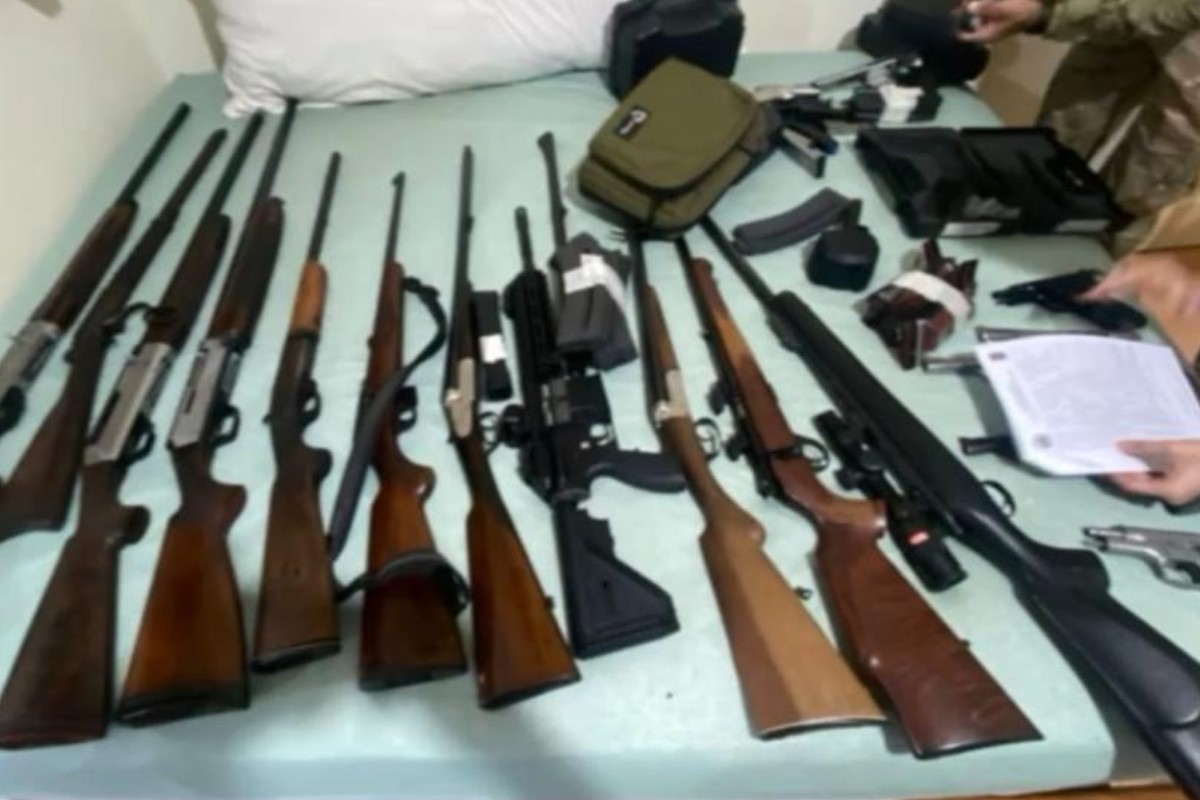 Denúncia de mulher ameaçada pelo irmão leva à apreensão de 50 armas e mais de 8,8 mil munições em MT