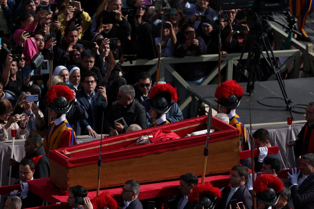 Papa procissão — Foto: Claudia Greco/Reuters