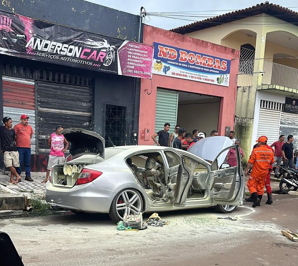 Veículo ficou parcialmente destruído em Santa Inês (MA) — Foto: Reprodução