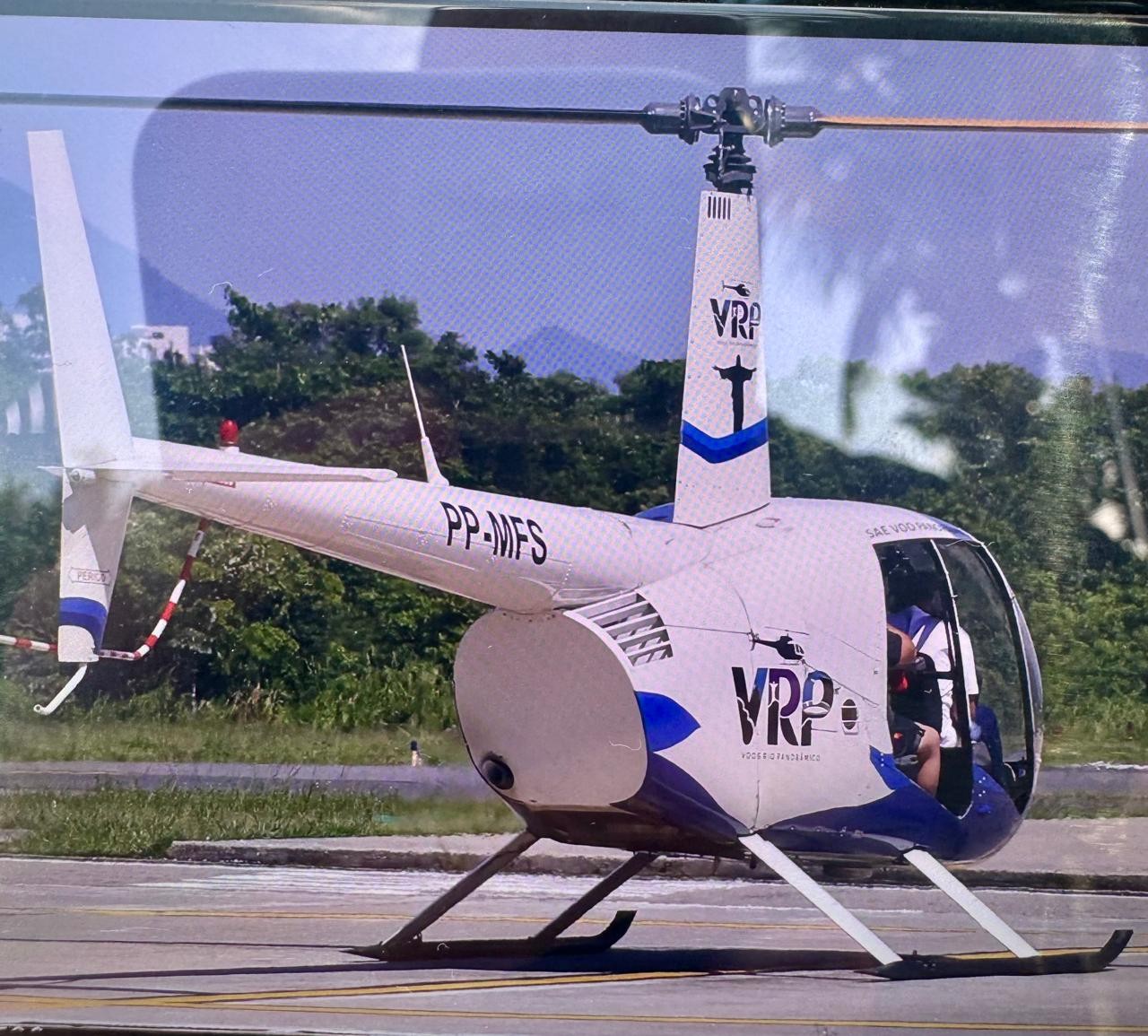 Empresa responsável por helicóptero que caiu no Rio diz que aeronave estava com documentação e manutenção em dia