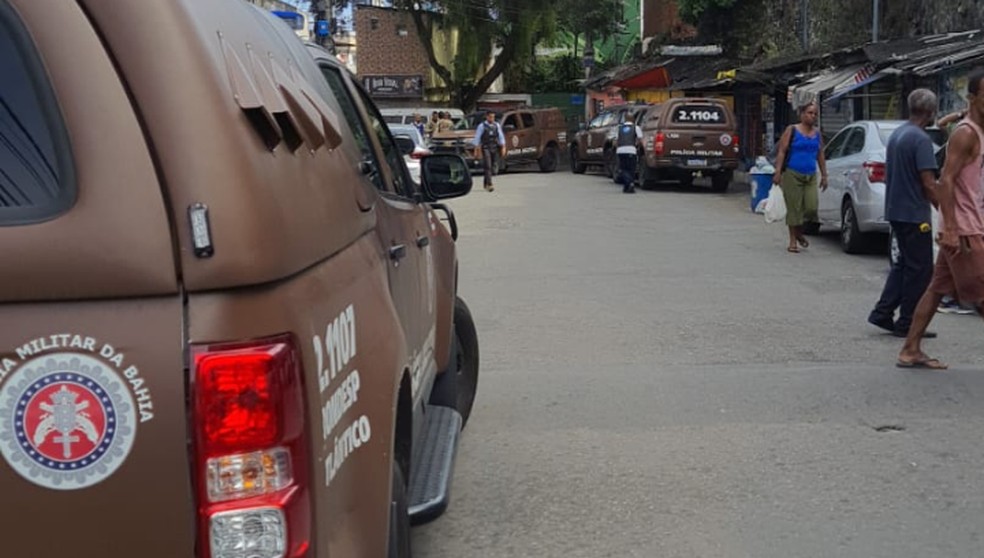 Confronto com a polícia foi registrado na tarde desta segunda-feira (4) — Foto: TV Bahia