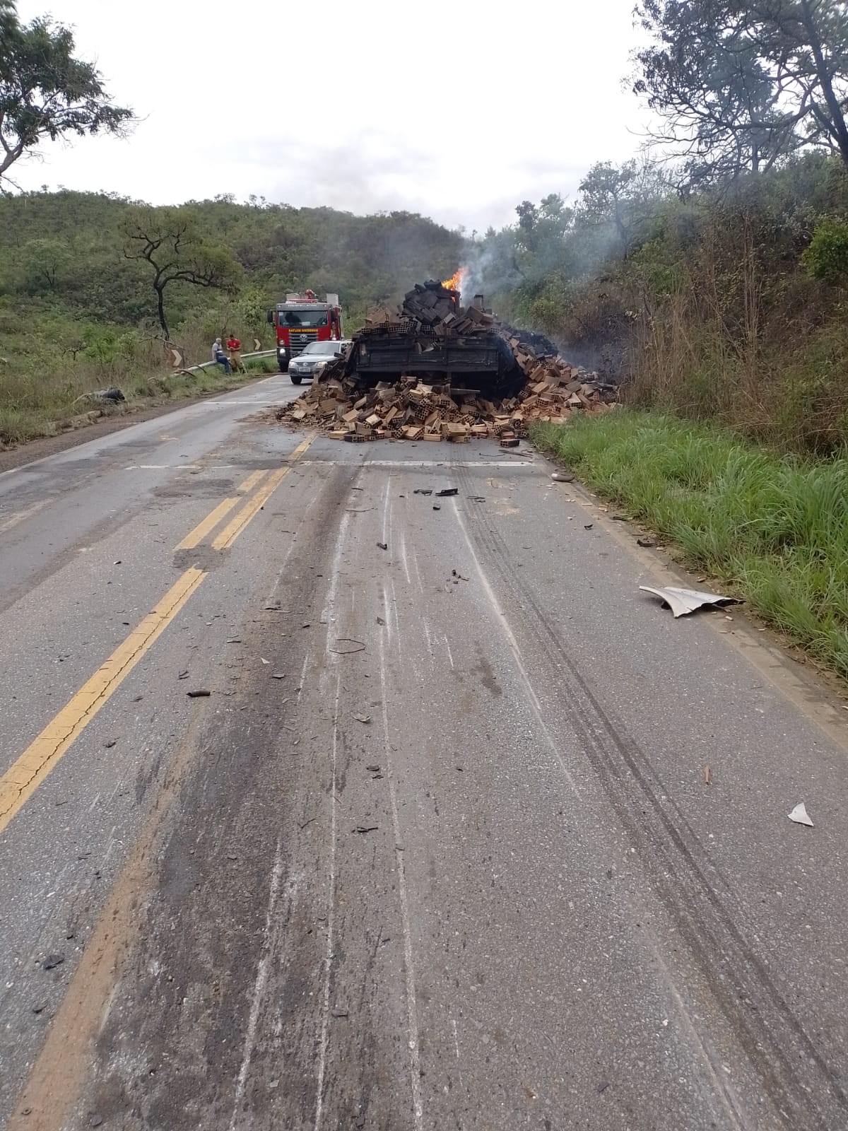 Duas pessoas morrem carbonizadas após batida frontal em Gouveia 