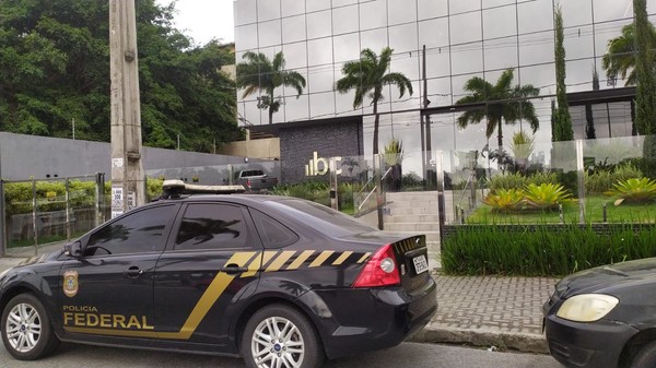 Polícia Federal faz operação na sede da Braiscompany em Campina Grande — Foto: Ewerton Correia/TV Paraíba