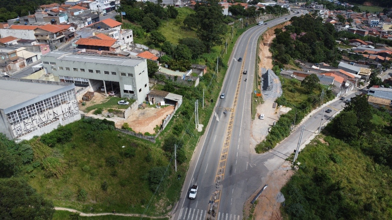 Obra de duplicação da Raposo Tavares interdita rua em Alumínio