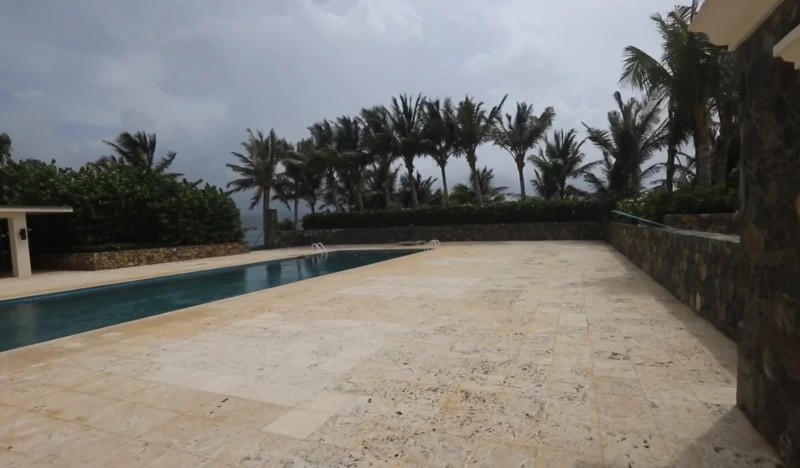 O que revelam as imagens inéditas da ilha onde Jeffrey Epstein cometeu seus crimes sexuais