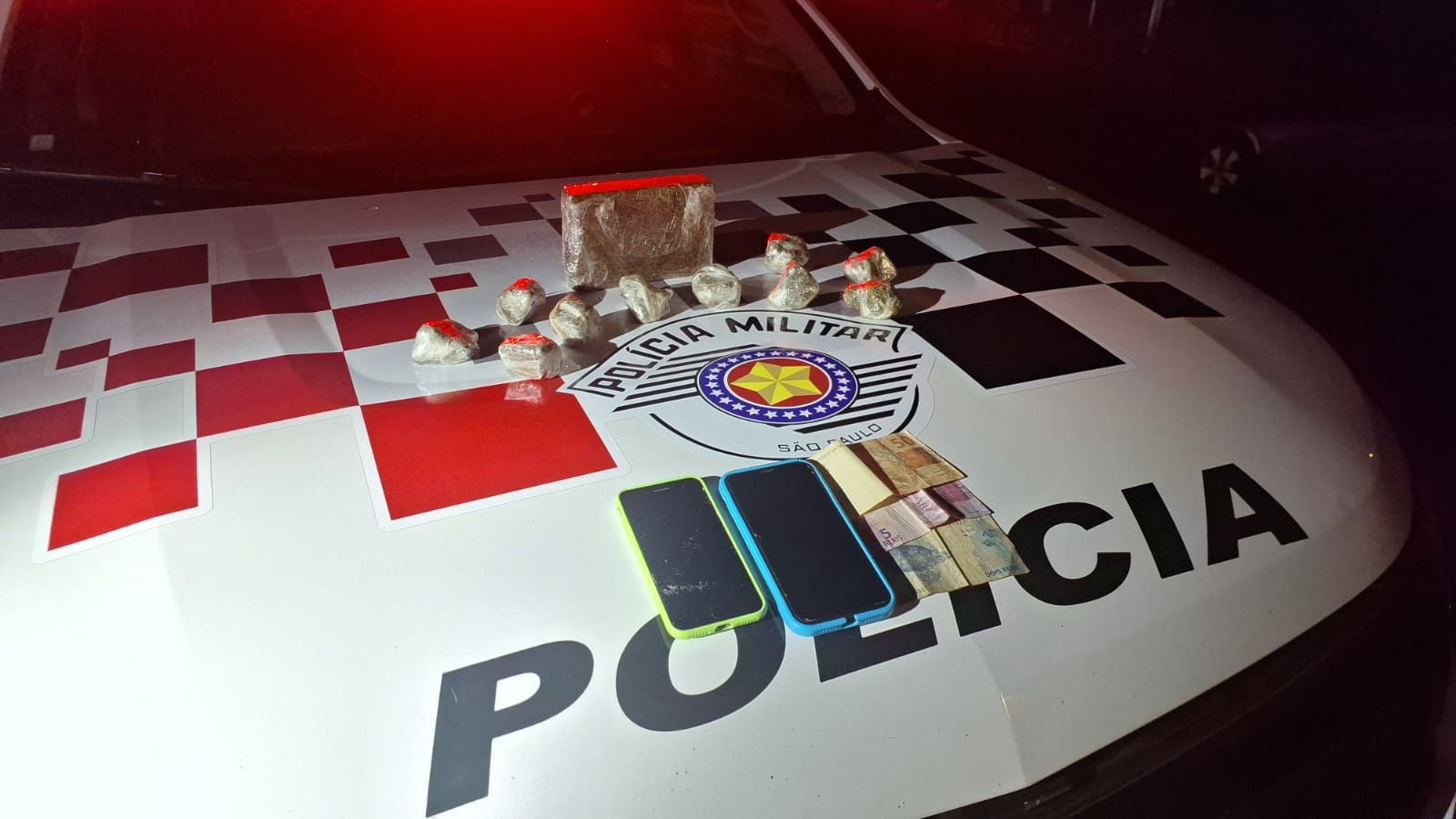 VÍDEO: motorista e passageiro transmitem ao vivo perseguição policial de 30 km e acabam presos