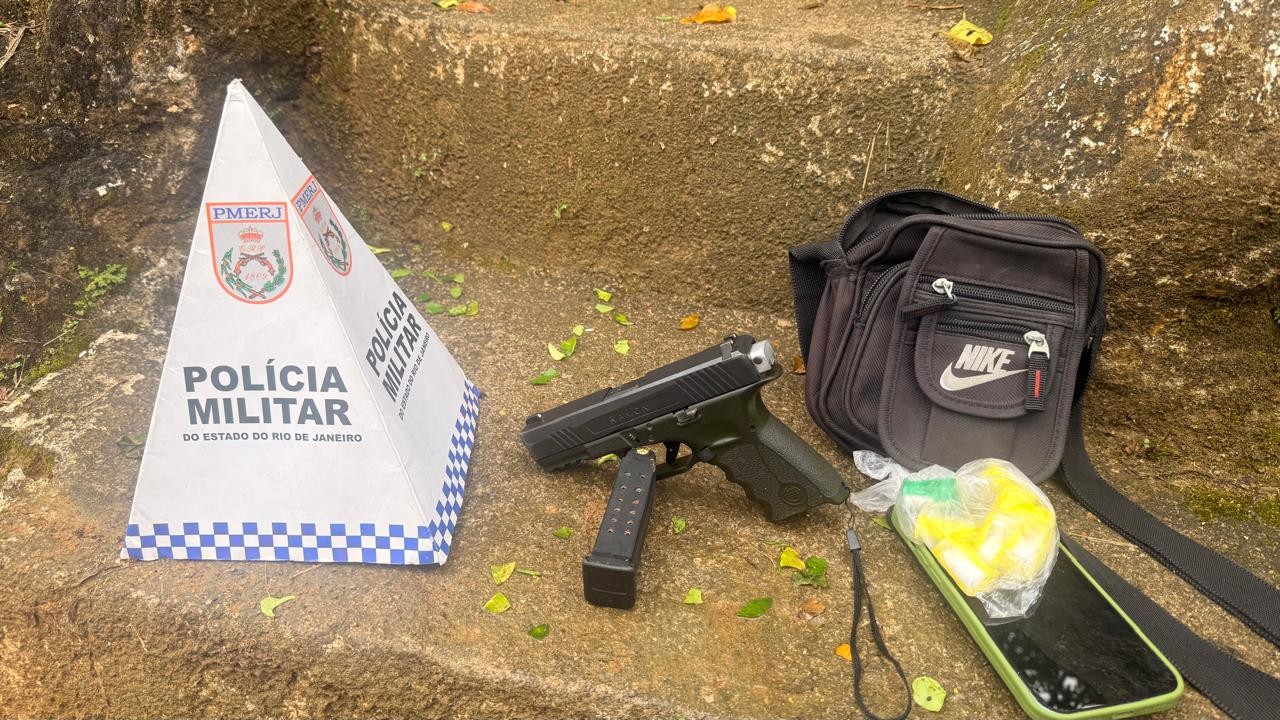 Homem é preso com arma e drogas em Angra dos Reis