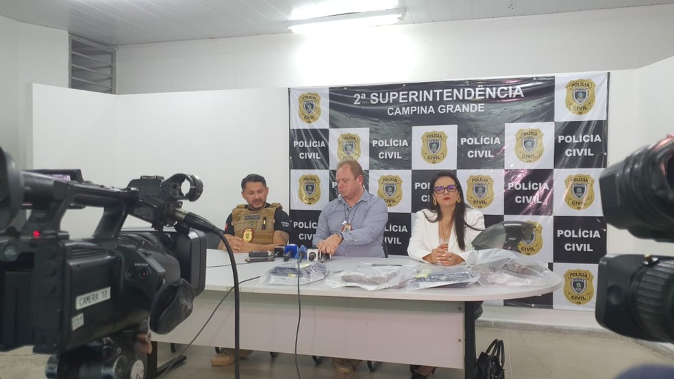 Polícia Civil forneceu mais detalhes sobre o caso da morte de mulher em clínica de estética em coletiva de imprensa — Foto: Ademar Trigueiro