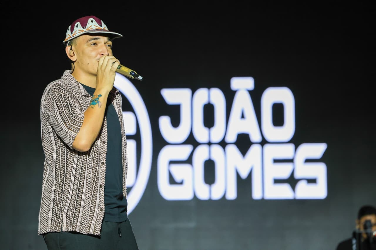 João Gomes is de tweede attractie deze vrijdag (22) — Foto: Laécio Lacerda
