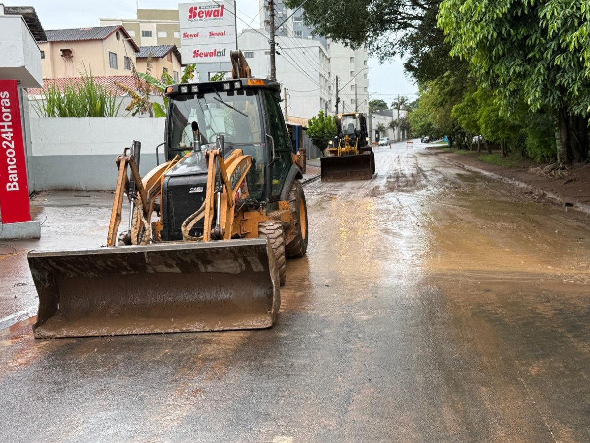 Chuva intensa causa alagamentos e deixa sete veículos ilhados no interior de SP