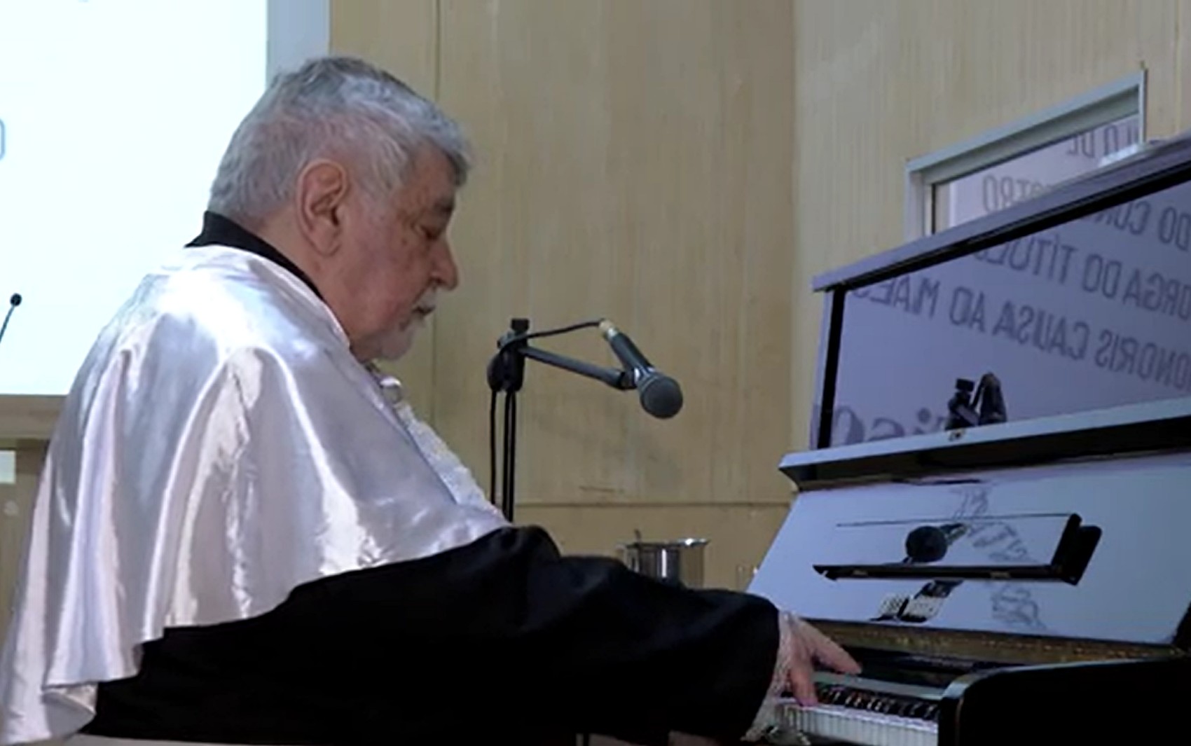 Maestro Sul-mineiro recebe título de Doutor Honoris Causa da Unifal em cerimônia marcada por emoção e música
