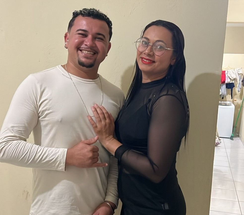 Vitória Régia e o primo Jefeson antes da festa — Foto: Jefeson Lima/Arquivo pessoal