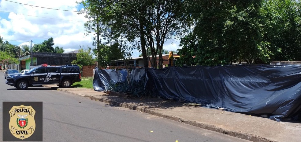 Polícia recolheu ossada de pai morto pelo filho há 37 anos em Foz do Iguaçu no quintal da casa da família — Foto: Polícia Civil/Foz do Iguaçu