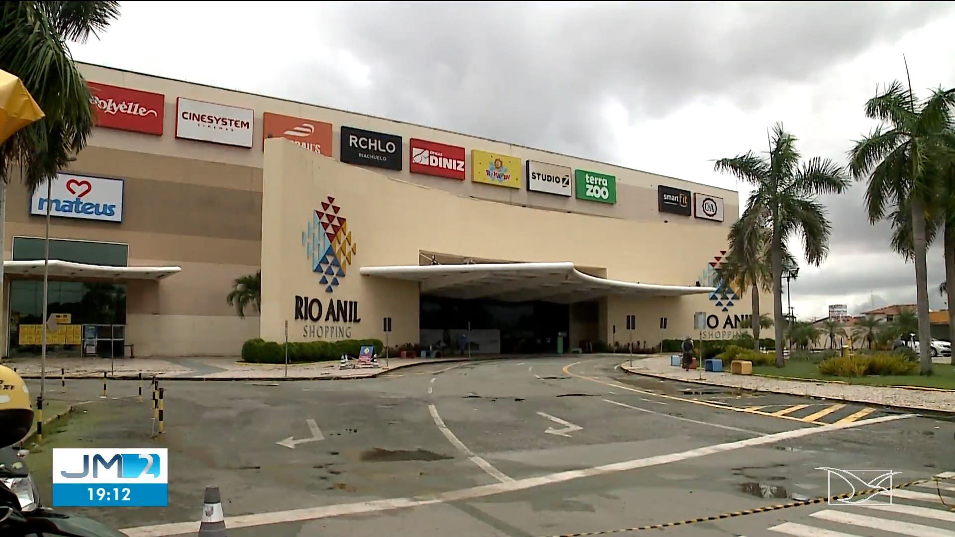 VÍDEO: carros são incendiados em estacionamento de shopping de Serra  Talhada, Caruaru e Região