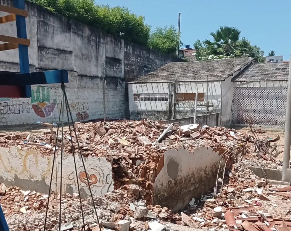 Obras na Escola Monsenhor Alfredo Pegado, bairro Mãe Luiza, Natal/RN — Foto: Cedida