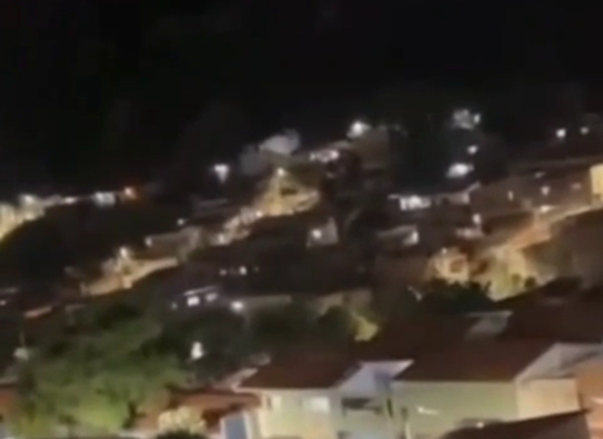 Vídeo mostra sons de tiros no bairro Mãe Luiza em Natal; unidade mista de saúde fechou as portas