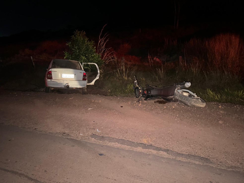 Casal é encontrado morto após acidente entre moto e carro — Foto: Corpo de Bombeiros de Mato Grosso