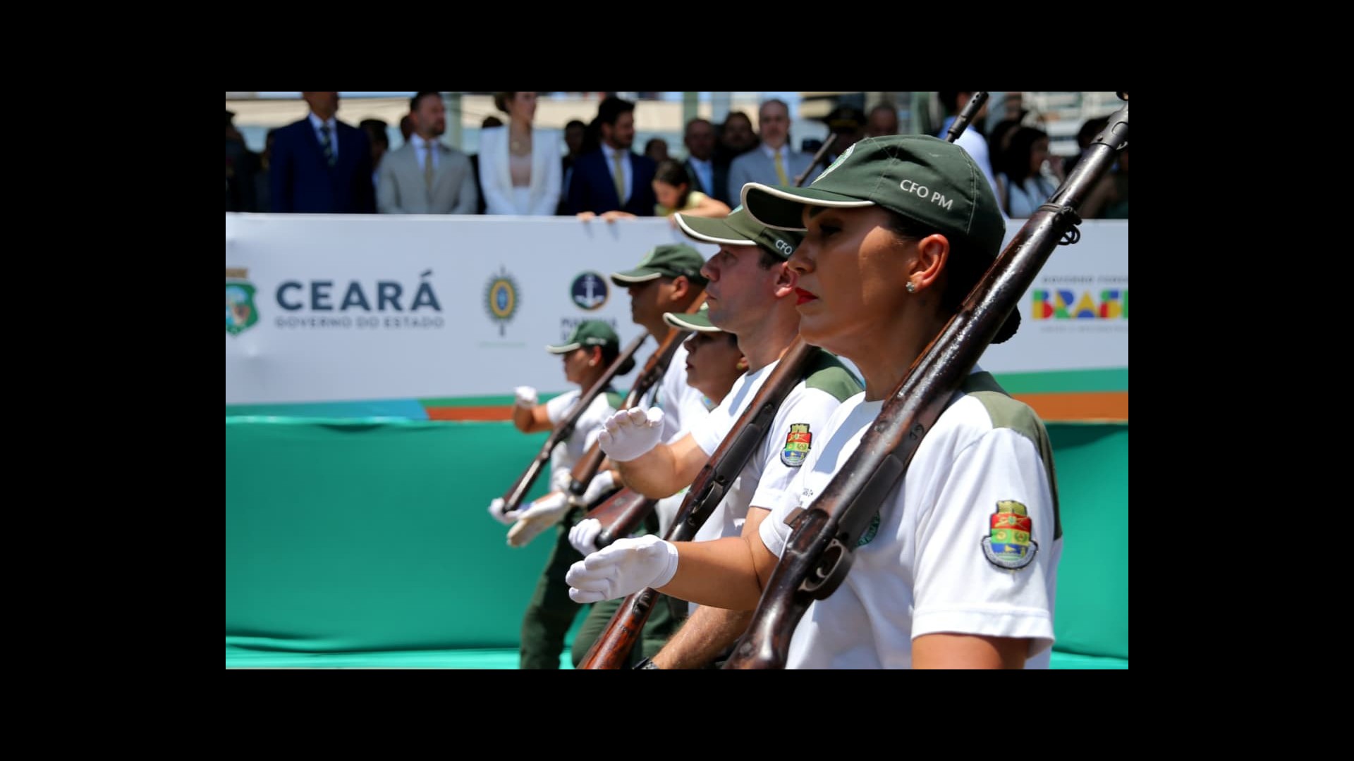Desfile de 7 de setembro reúne membros das Forças Armadas, agentes das Forças de Segurança Pública, estudantes e população na avenida Beira-mar, em Fortaleza (CE) — Foto: Fabiane de Paula/SVM